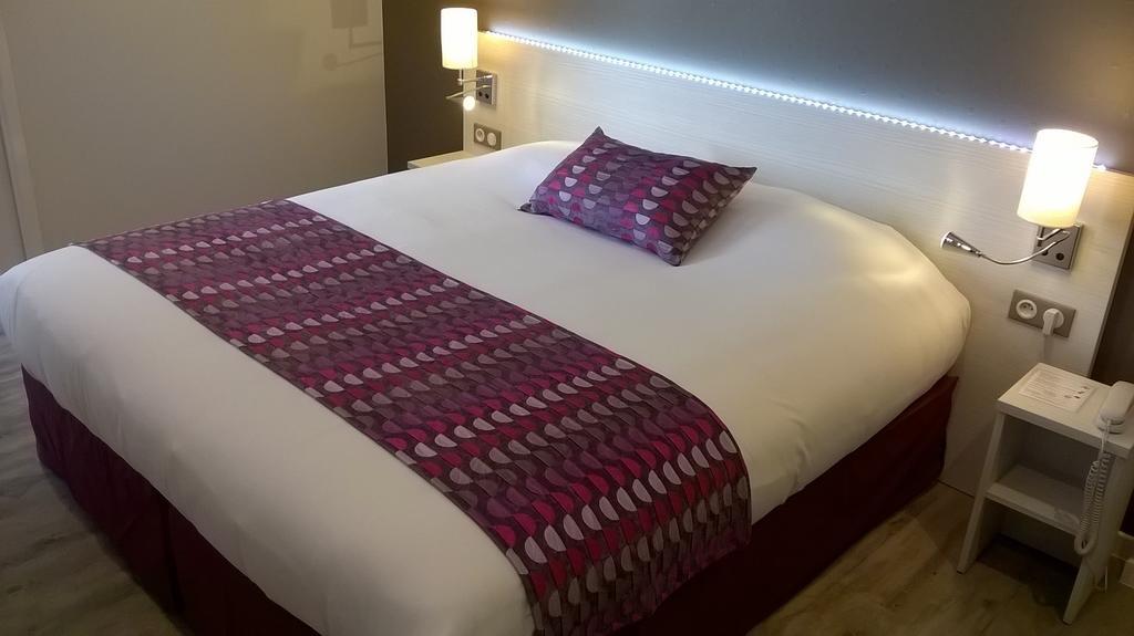 Contact Hotel Du Cerf Chateau-Gontier Room photo