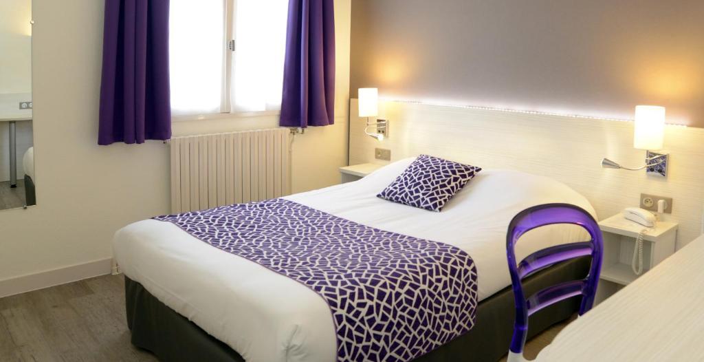 Contact Hotel Du Cerf Chateau-Gontier Room photo